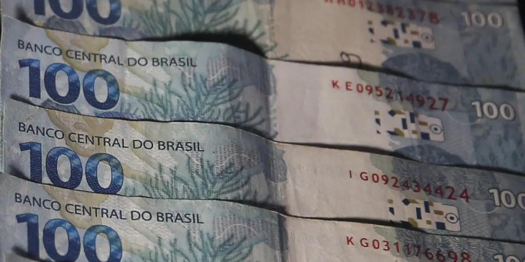 Déficit de R$ 10 bilhões nas contas públicas em agosto reflete peso dos juros e da dívida