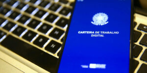 Desemprego cai para 5,3% e Brasil atinge recorde de trabalhadores com carteira assinada