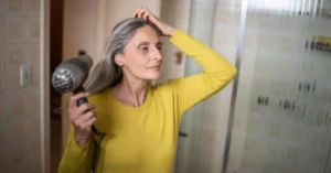 Dicas de estilo e cortes para valorizar o cabelo grisalho com elegância e modernidade