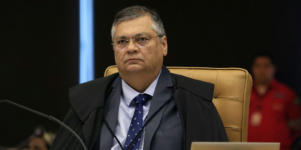 Dino solicita esclarecimentos sobre vínculos entre Banco Master e instituto de Mendonça