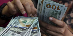 Dólar atinge R$ 5,22 e alcança maior patamar desde março em dia de instabilidade