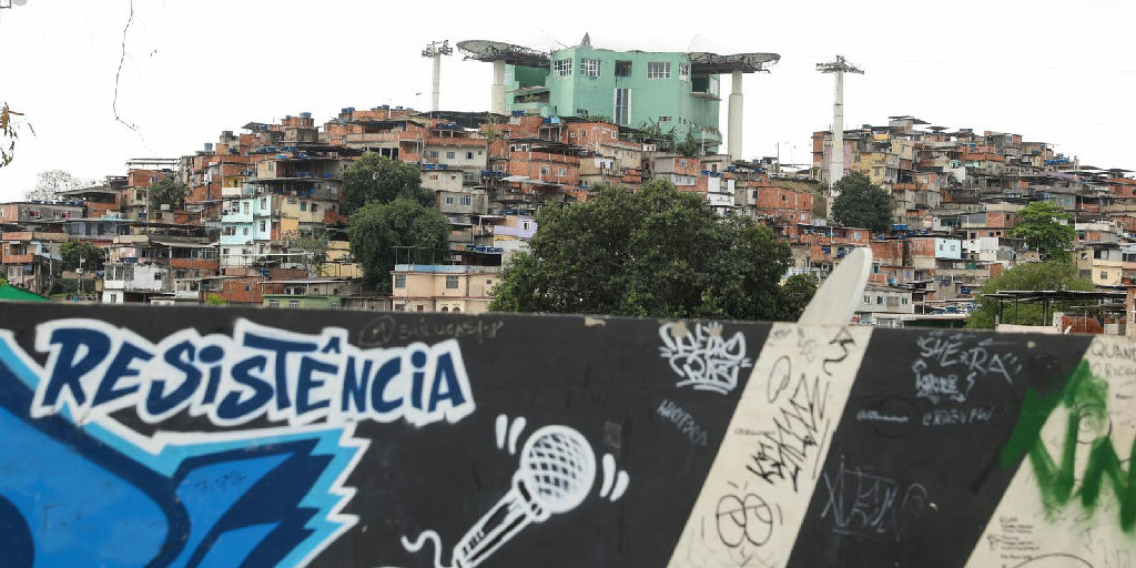 Educação, emprego e transporte lideram as demandas de eleitores em favelas do Rio