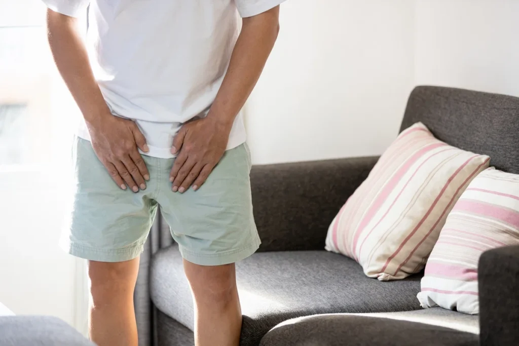 Entenda os riscos da hérnia inguinal e como funciona o tratamento cirúrgico para aliviar a dor