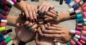 Esmaltes foscos: a elegância que redefine as unhas na primavera de 2026