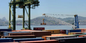 Exportações de petróleo, soja e minério levam balança comercial a superávit de US$ 7,4 bi em agosto