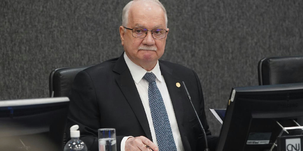 Fachin avalia próximos passos para conter crise entre ministros do STF