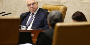 Fachin define data para julgamento de Mendonça e mantém separação de processos no STF