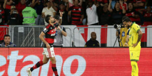 Flamengo vence Mirassol e encosta no Palmeiras na briga pelo título do Brasileirão