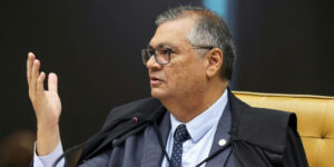 Flávio Dino derruba sigilo em apuração sobre desvio de verbas no filme de Mário Frias