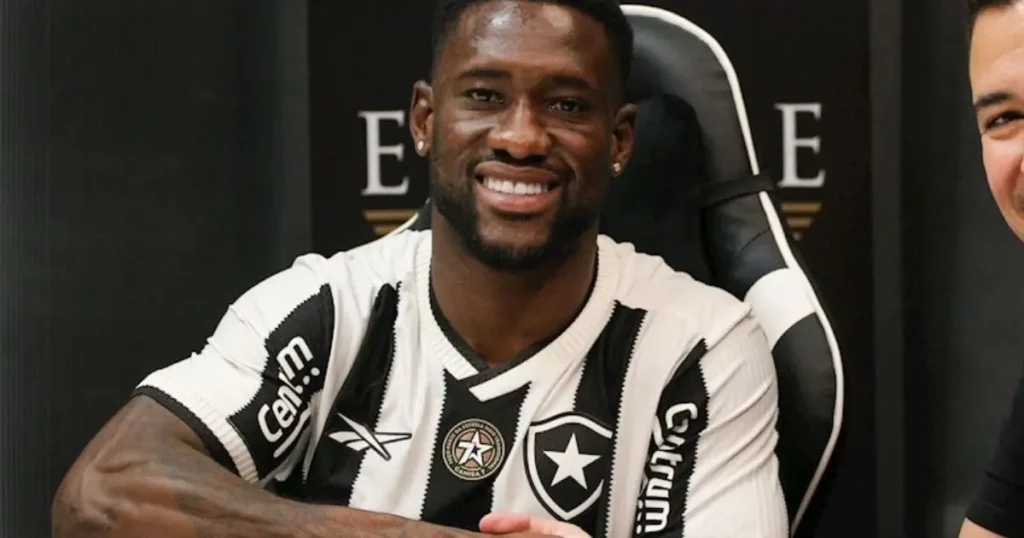 Fortaleza oficializa contratação de Bastos, zagueiro experiente ex-Botafogo