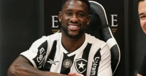 Fortaleza oficializa contratação de Bastos, zagueiro experiente ex-Botafogo