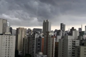 Frente fria mantém alerta para temporais e instabilidade em todo o estado de São Paulo