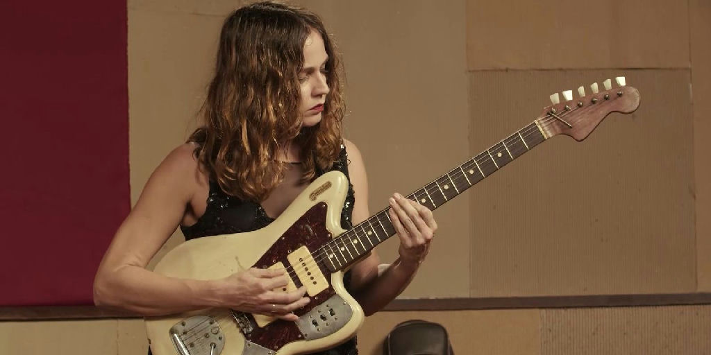 Gabi Terra brilha no reality Duelo de Guitarras da TV Brasil e revela bastidores da competição