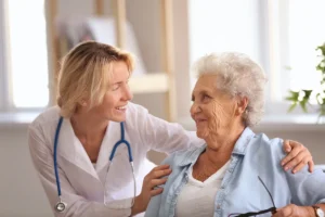 Geriatria: entenda o papel do médico no envelhecimento saudável e na prevenção de doenças