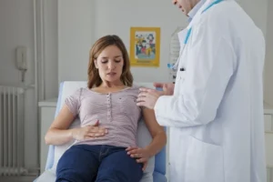 Guia completo sobre doença inflamatória intestinal aborda causas, sintomas e tratamentos