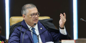 Julgamento de Moraes e Mendonça no STF é suspenso após pedido de vista de Flávio Dino