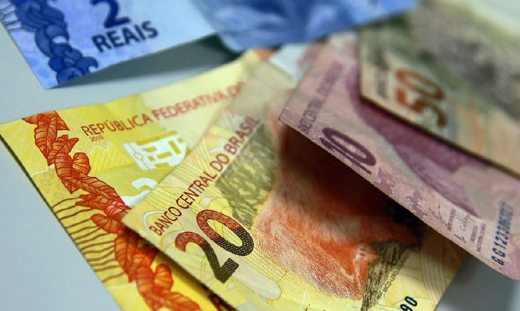 Juros em alta e inadimplência das famílias atingem 6% em agosto