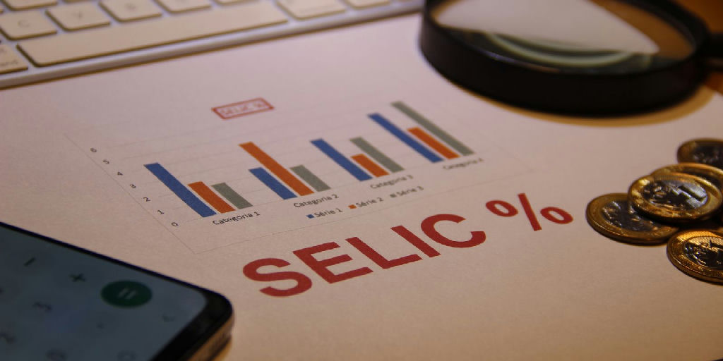 Mercado financeiro ajusta projeção da Selic para 13,50% ao fim de 2026