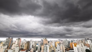 Microexplosão e tornado: entenda as diferenças e como se proteger em tempestades