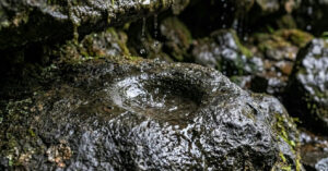 Persistência silenciosa: a filosofia chinesa ancestral que revela o poder da água para superar obstáculos