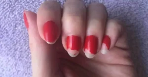 Por que o esmalte descasca rápido? Veja 7 erros que arruínam sua manicure