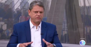 Previsão sobre reeleição de Tarcísio de Freitas movimenta cenário político em São Paulo