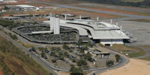 Problema na pista interrompe pousos e decolagens no Aeroporto de Confins