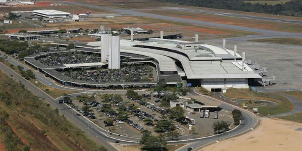 Problema na pista interrompe pousos e decolagens no Aeroporto de Confins