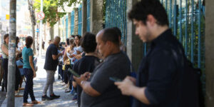 Prova Nacional Docente 2026 movimenta o país com exame crucial neste domingo