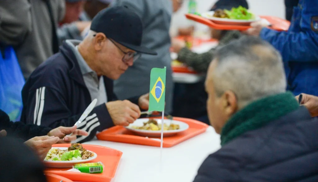 Saiba quais unidades do Bom Prato abrem neste fim de semana e veja locais em manutenção