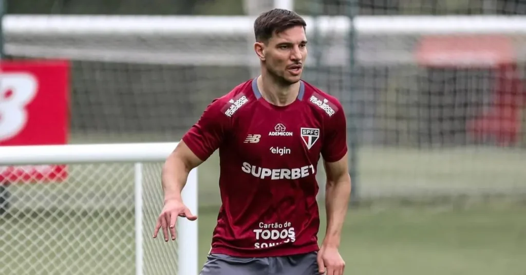 São Paulo busca rescisão de contratos com Cédric e Enzo Díaz para aliviar folha salarial