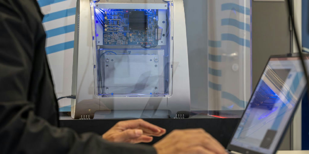 Senai inaugura laboratório com computador quântico de ponta para formação profissional
