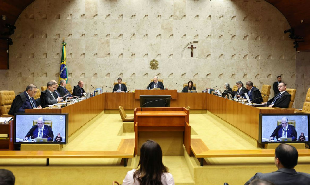 STF: Fachin apela por serenidade em julgamento inédito sobre ministro Moraes