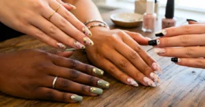 Tendências de unhas decoradas para a primavera que superam a francesinha tradicional