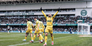 Triunfo do Mirassol sobre o Coritiba mantém Vasco e Internacional no Z-4 do Brasileirão