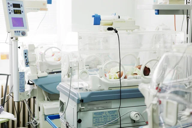 UTI neonatal: entenda a importância do suporte especializado para recém-nascidos