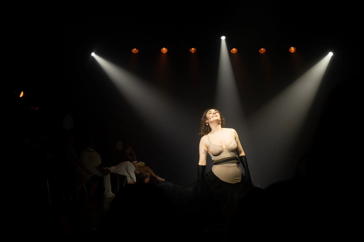 “O Ovo e a Galinha” estreia no Teatro Oficina com Ana Hartmann em cena