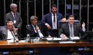 Alcolumbre adia votação da PEC da Segurança Pública no Senado para buscar consenso