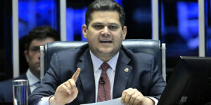 Alcolumbre define rito para votação da PEC que propõe o fim da escala 6x1 no Senado