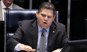 Alcolumbre promulga fim da escala 6x1 e nova aposentadoria para agentes de saúde nesta sexta