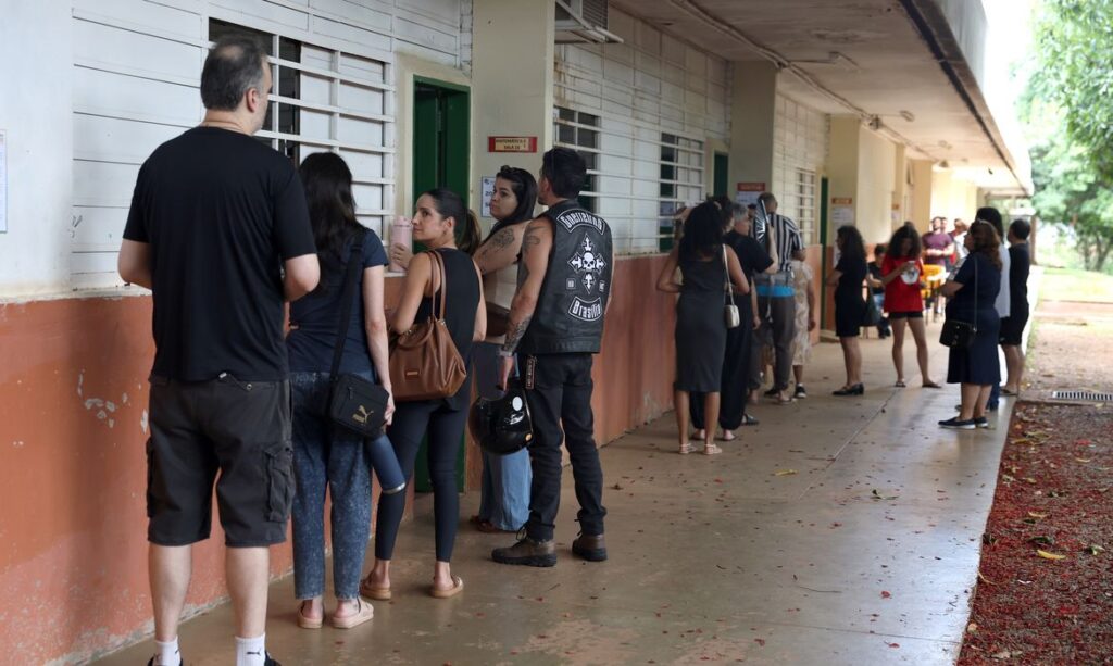 Alunos e crianças denunciam episódios de intimidação política e violência durante o período eleitoral no Brasil