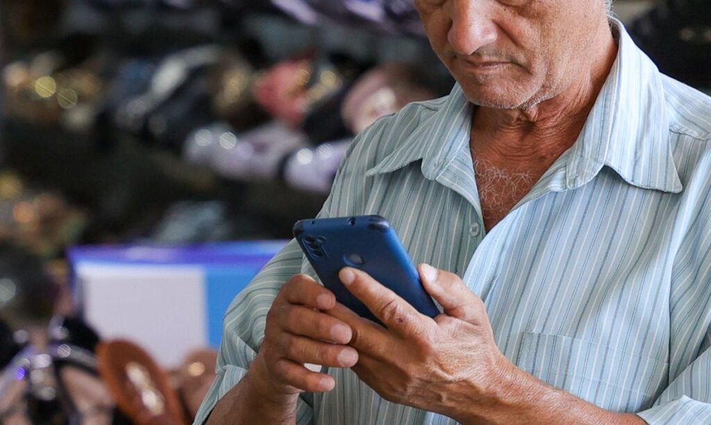 Anatel exige reconhecimento facial em celulares a partir de 2027 para barrar fraudes