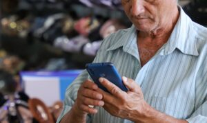 Anatel exige reconhecimento facial em celulares a partir de 2027 para barrar fraudes
