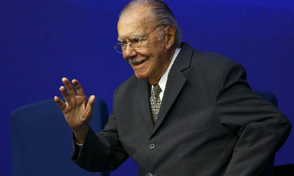 Após nove dias internado em São Luís, ex-presidente José Sarney deixa o hospital