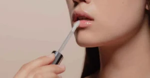 Avon lança gloss multifuncional que hidrata e dá volume aos lábios