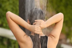 Banho gelado traz benefícios para a saúde e exige adaptação gradual