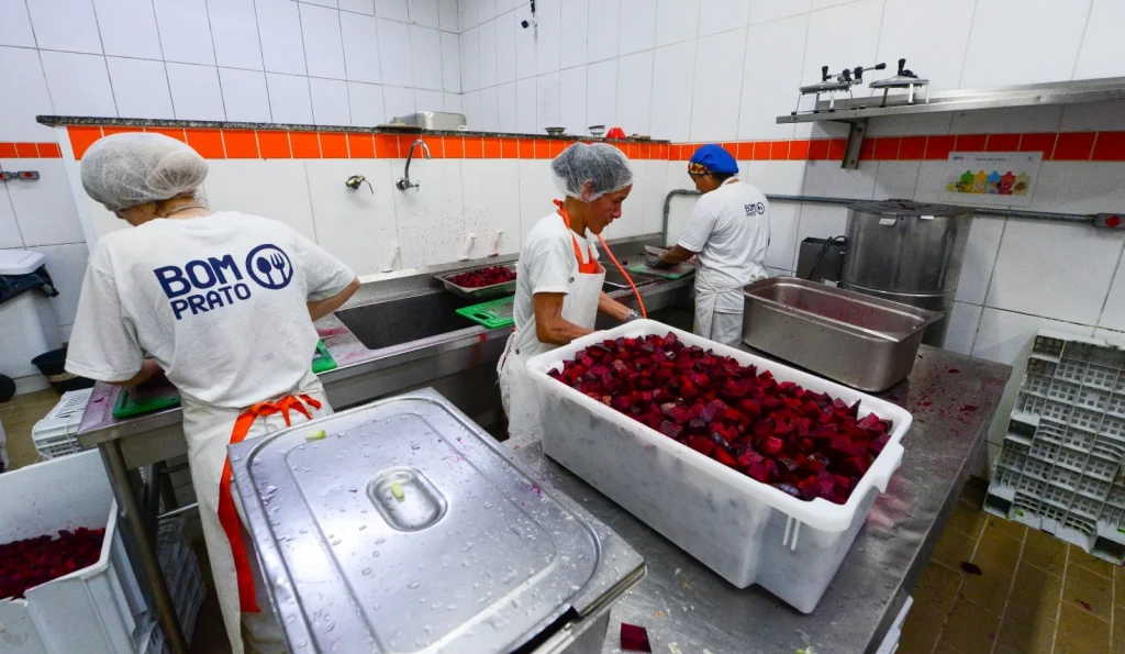 Bom Prato amplia foco em nutrição e combate ao desperdício de alimentos