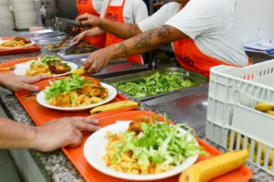 Bom prato serve almoço especial de macarronada neste domingo