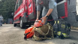 Bombeiros de São Paulo ampliam combate a incêndios florestais no Amazonas