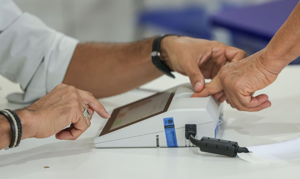 Brasileiros votam neste domingo para eleger presidente da República